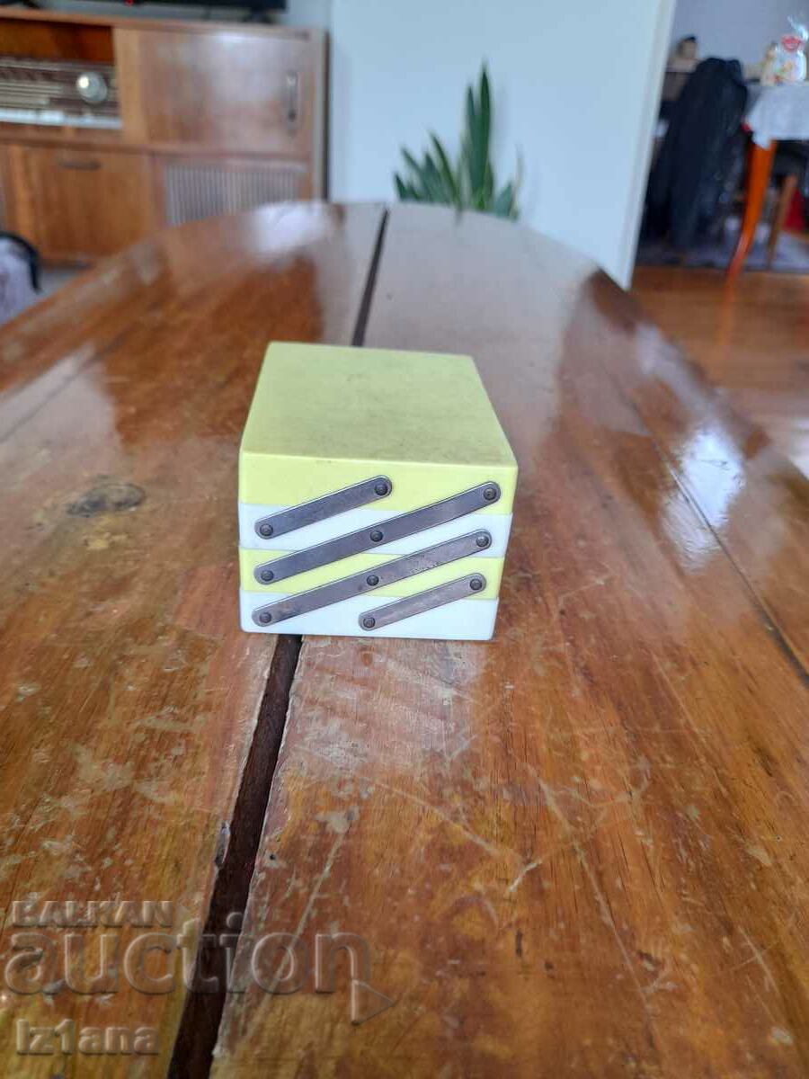 An old electronic box with price 18.00 BGN | € 9.20 An old electronic box with price 18.00 BGN | € 9.20