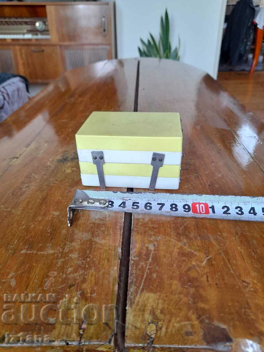 Auction An old electronic box Auction An old electronic box