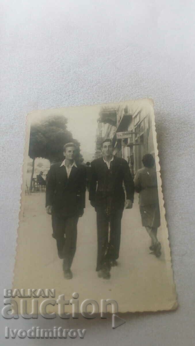 Photo Sofia Two young men on a walk