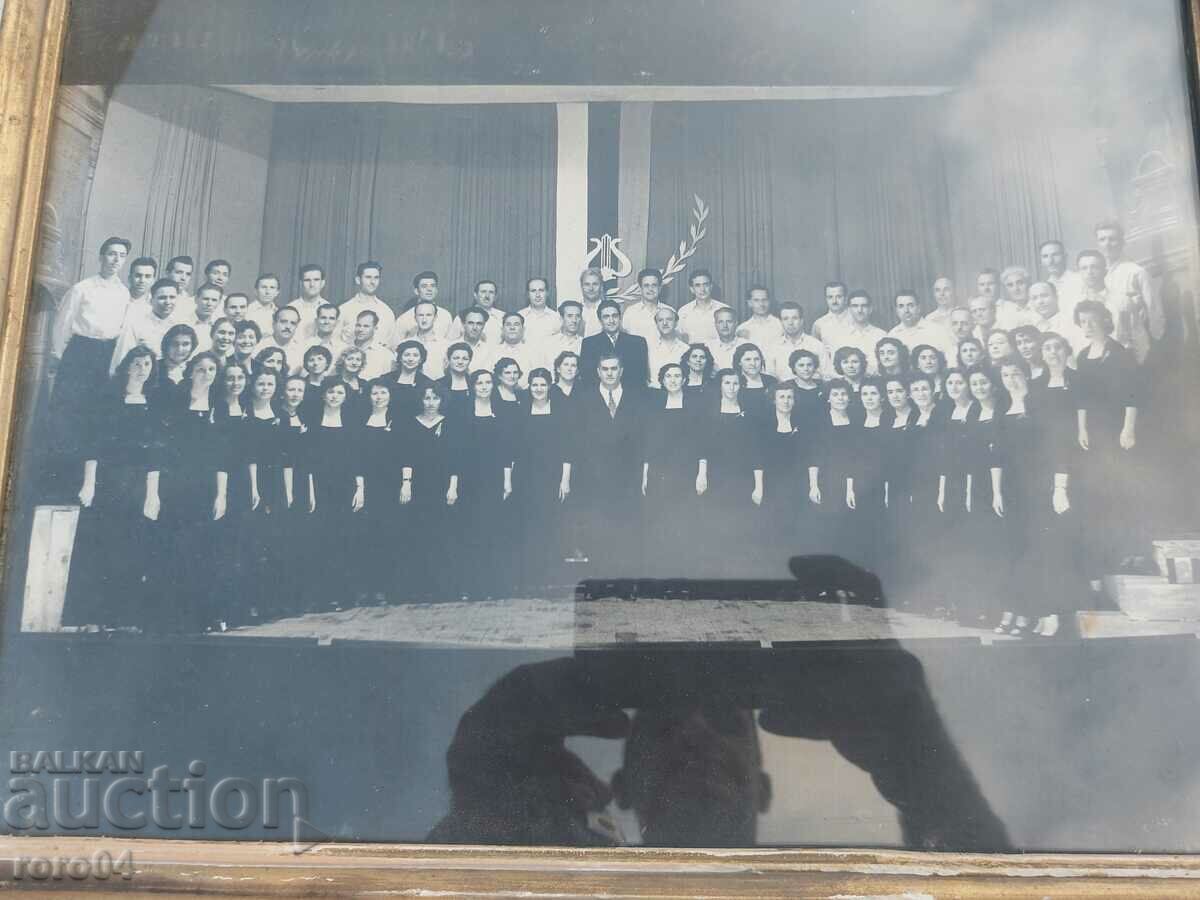 Auction CHOIR - CHOIRS - LARGE SHOT Auction CHOIR - CHOIRS - LARGE SHOT