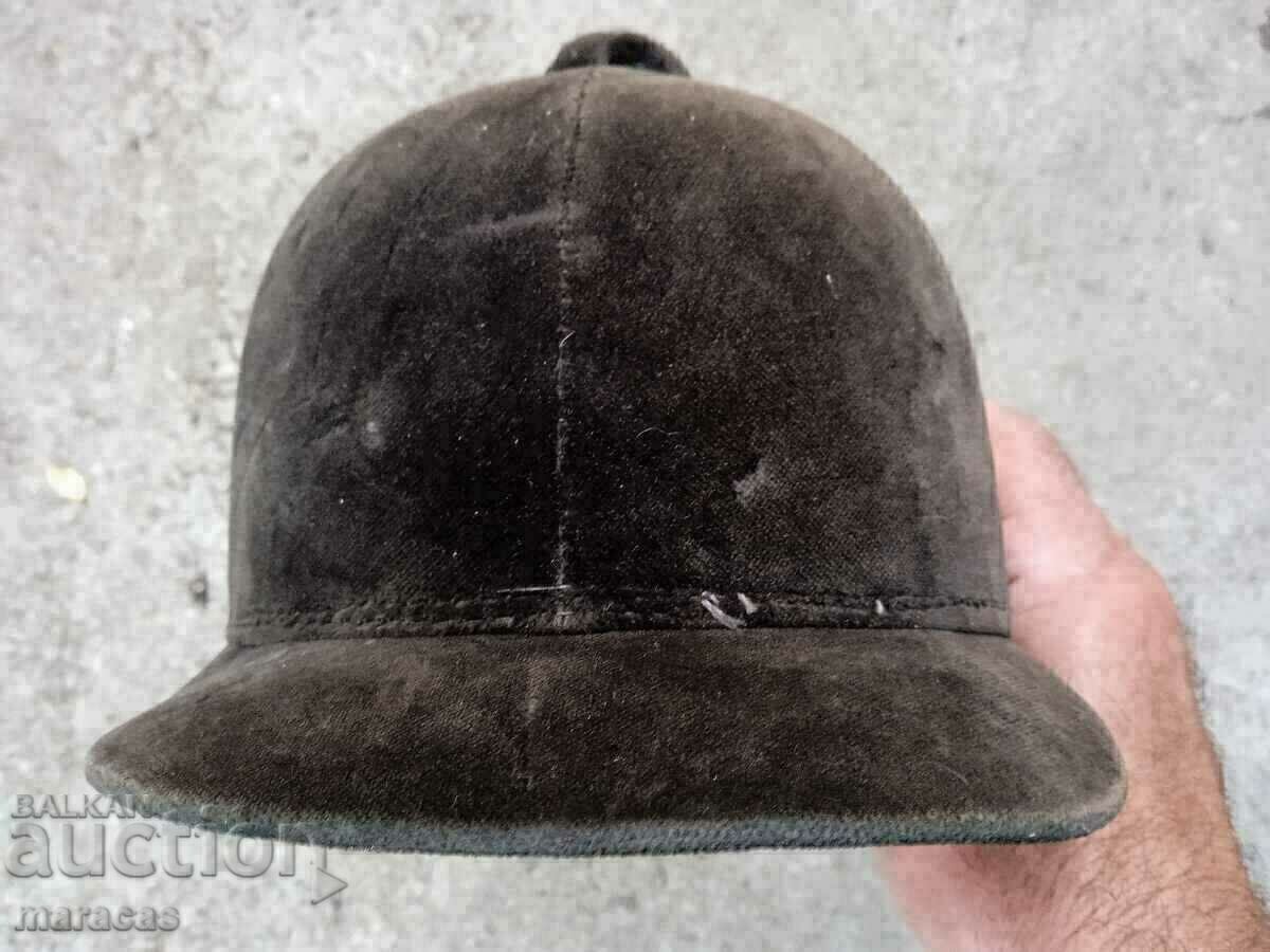 Delivery of Jockey's hat Delivery of Jockey's hat