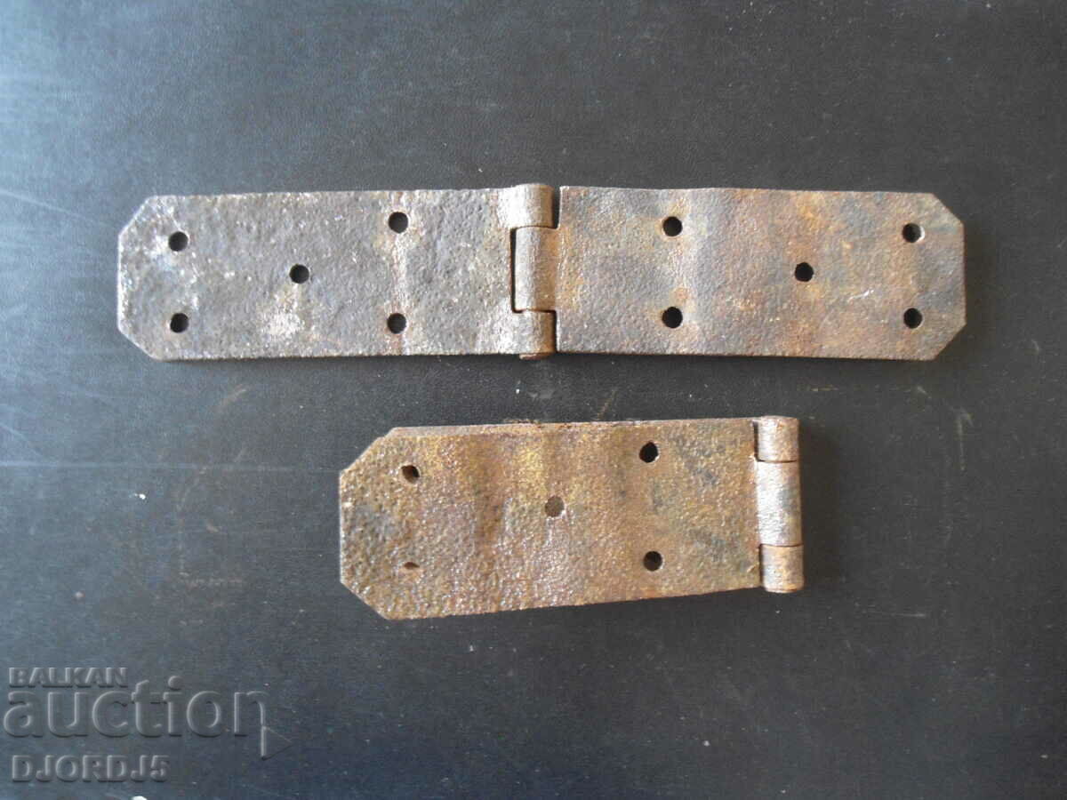 Auction Old forged hinges Auction Old forged hinges