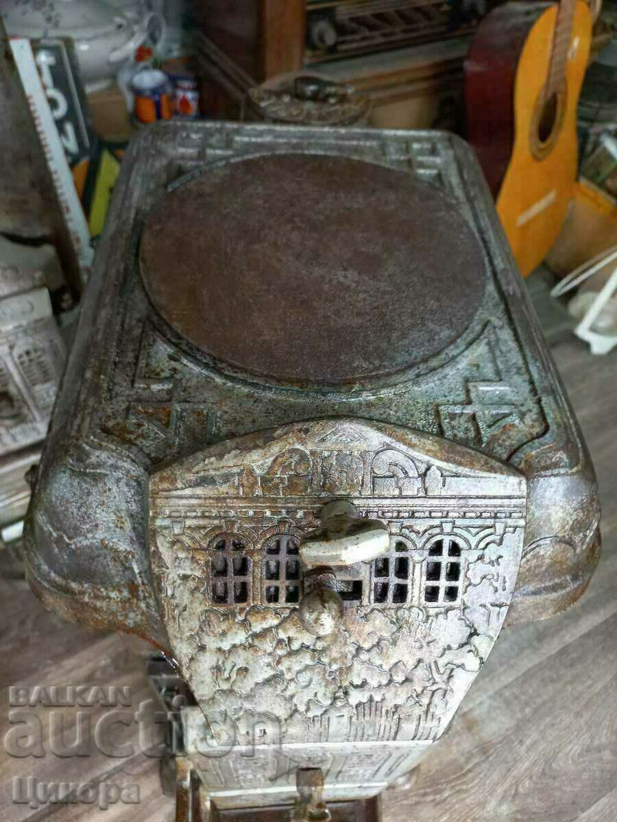 OLD CAST IRON STOVE PERNIK KINGDOM OF BULGARIA with price 350.00 BGN | € 178.95