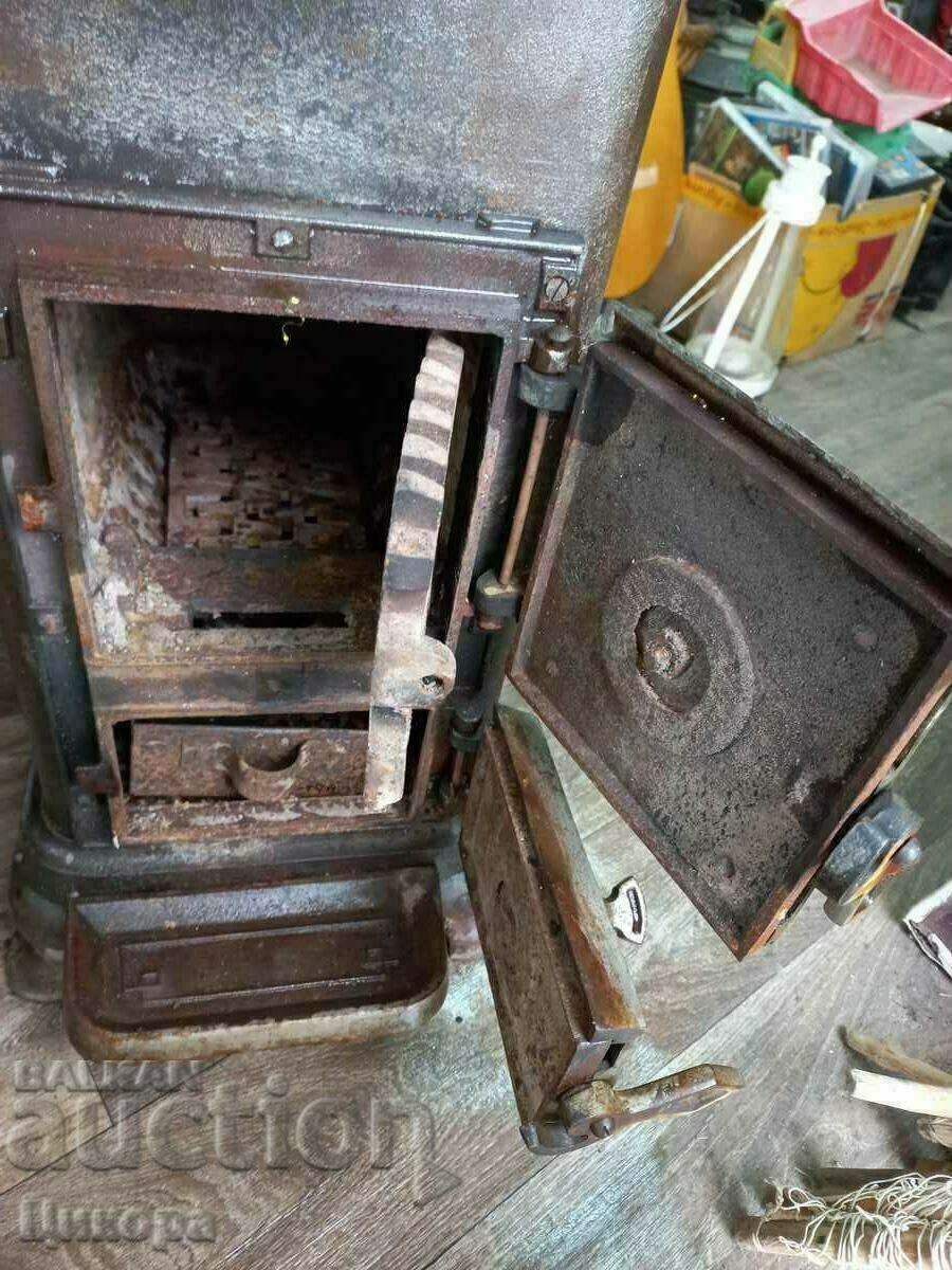 OLD CAST IRON STOVE PERNIK KINGDOM OF BULGARIA - 6