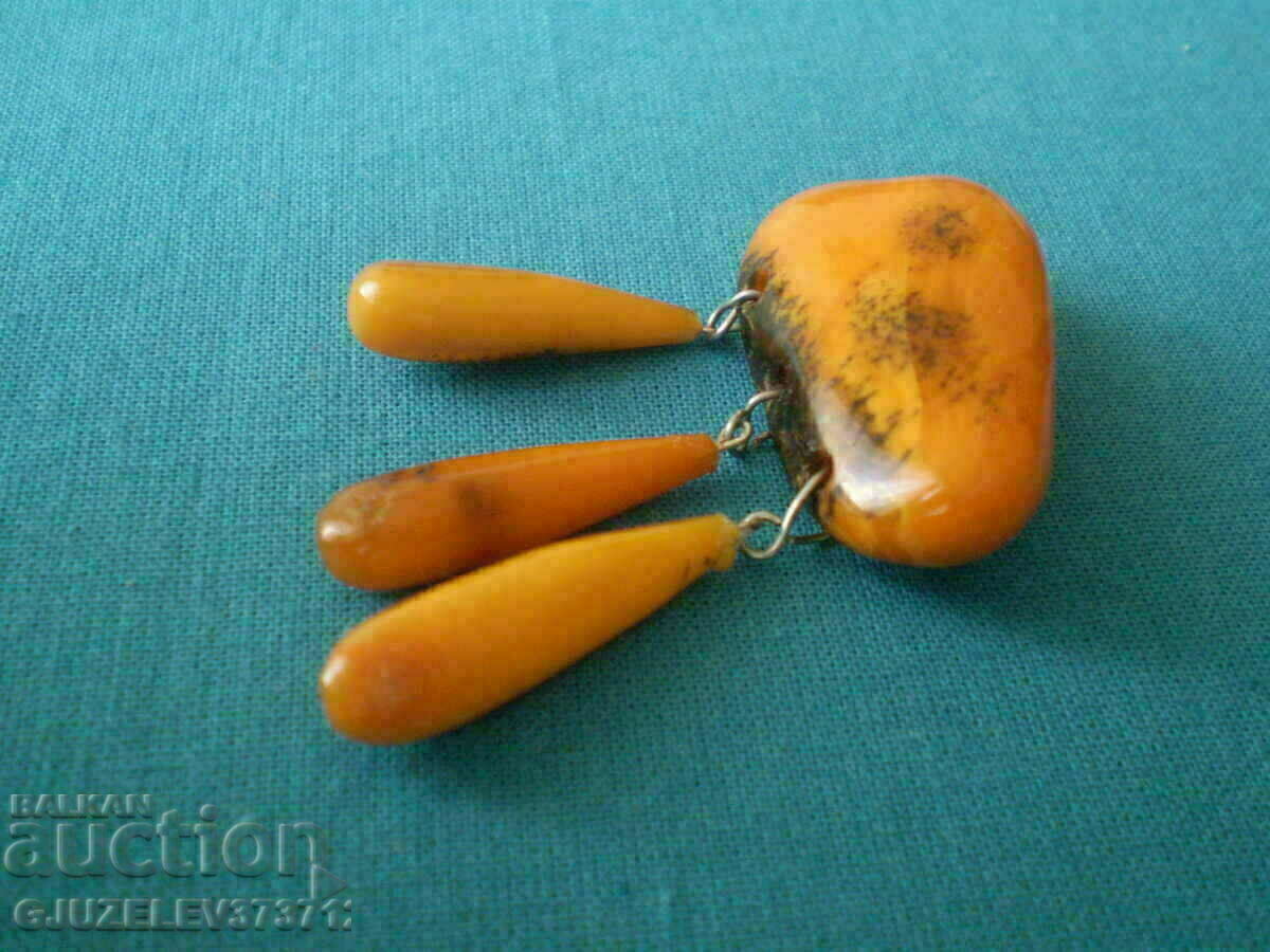 Old lady's amber brooch - 7 Old lady's amber brooch - 7