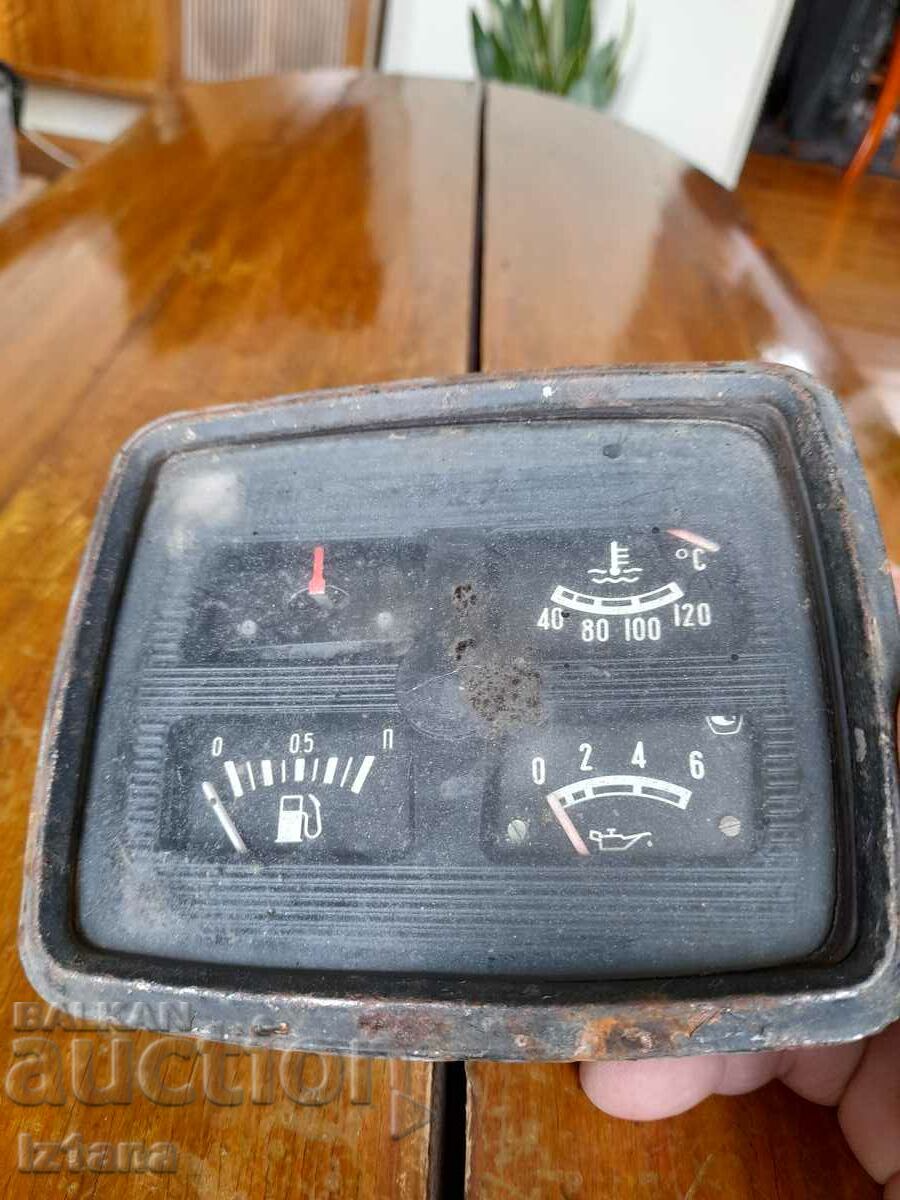 Παλιό ταμπλό αυτοκινήτου, συσκευές ελέγχου με τιμή 20.00 BGN | € 10.23 Παλιό ταμπλό αυτοκινήτου, συσκευές ελέγχου με τιμή 20.00 BGN | € 10.23