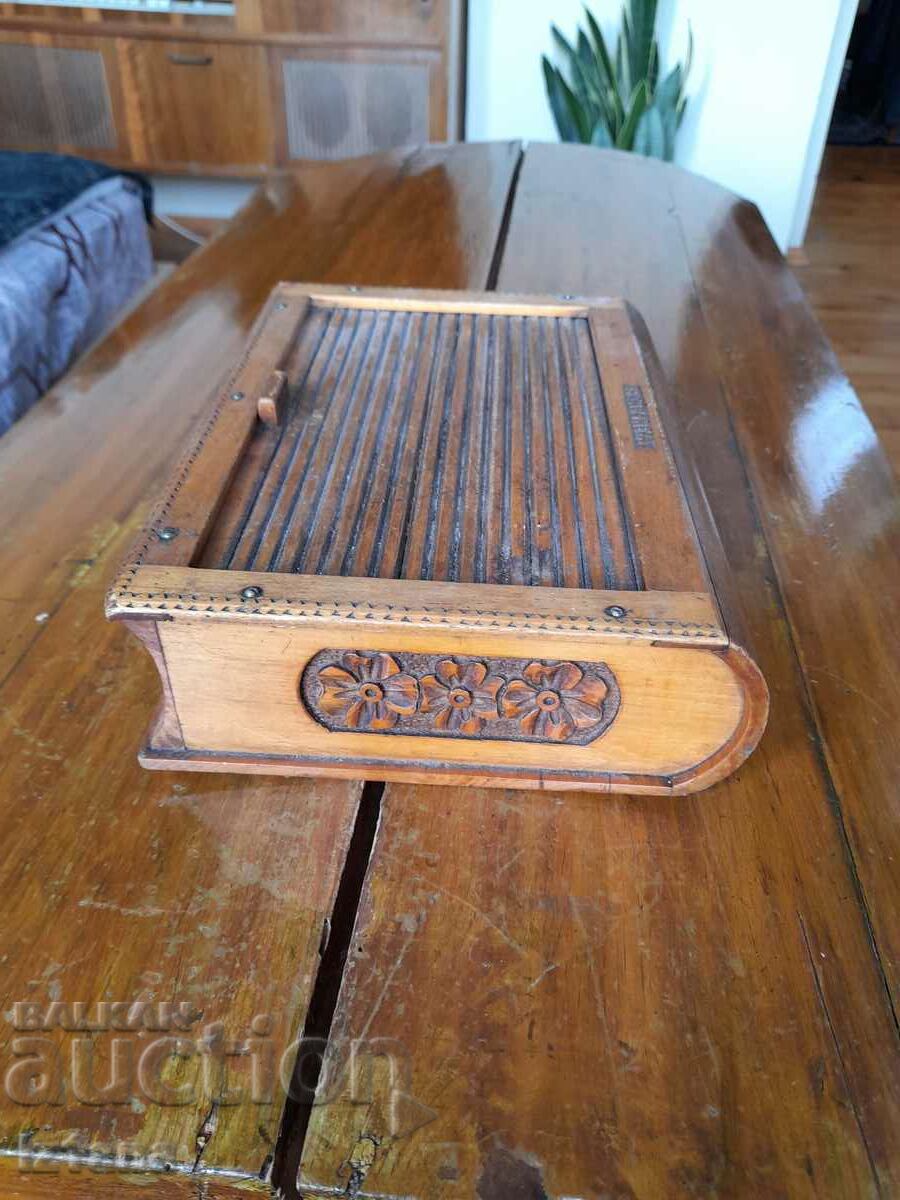 Old Bonbonniere with price 50.00 BGN | € 25.56 Old Bonbonniere with price 50.00 BGN | € 25.56