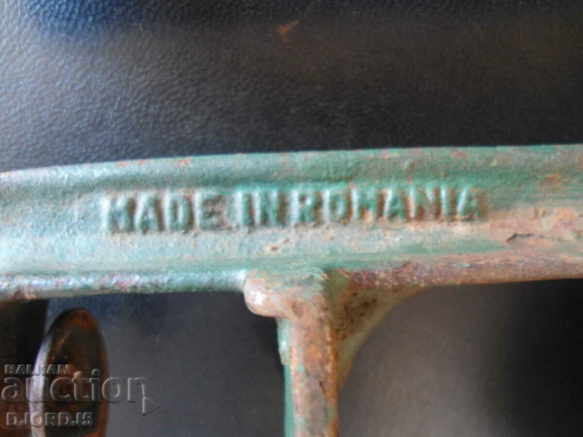 An old Romanian spice grinder with price 5.00 BGN | € 2.56 An old Romanian spice grinder with price 5.00 BGN | € 2.56