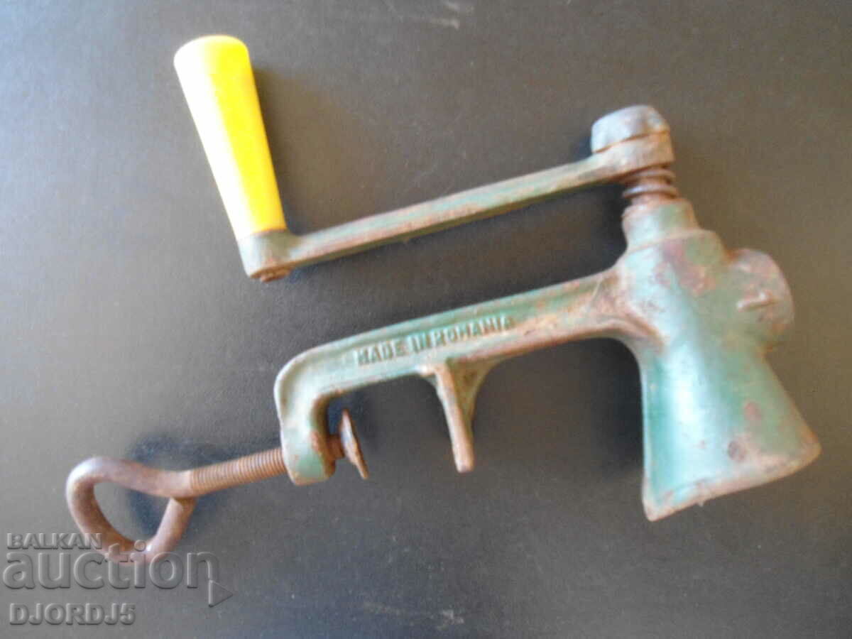 Auction An old Romanian spice grinder Auction An old Romanian spice grinder