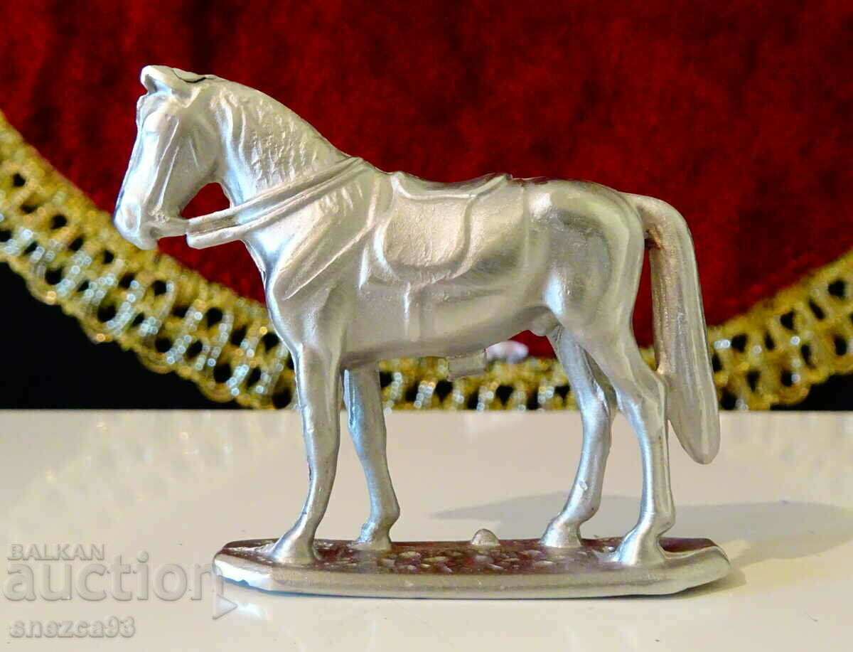 Statuette, figurine Horse made of tin.