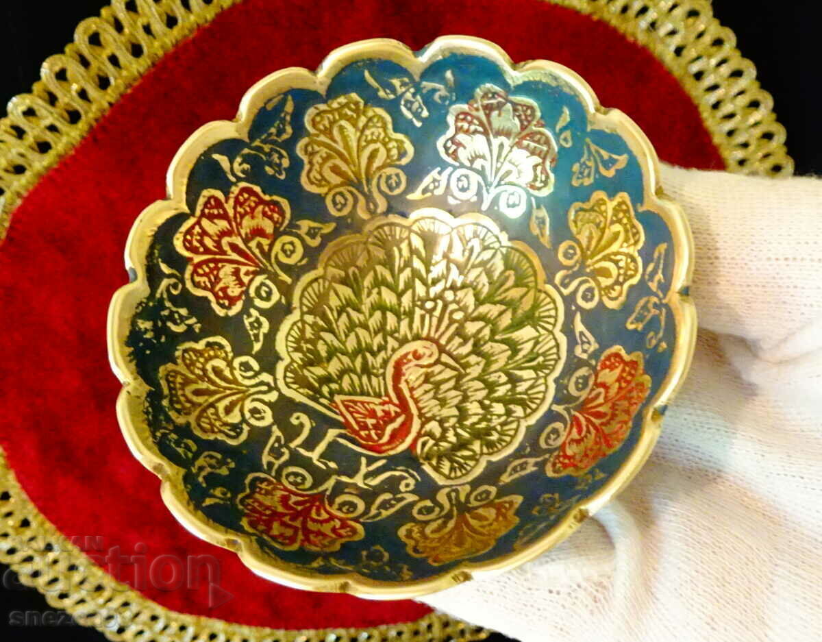 Delivery of Bronze nut bowl, peacock, cellular enamel. Delivery of Bronze nut bowl, peacock, cellular enamel.