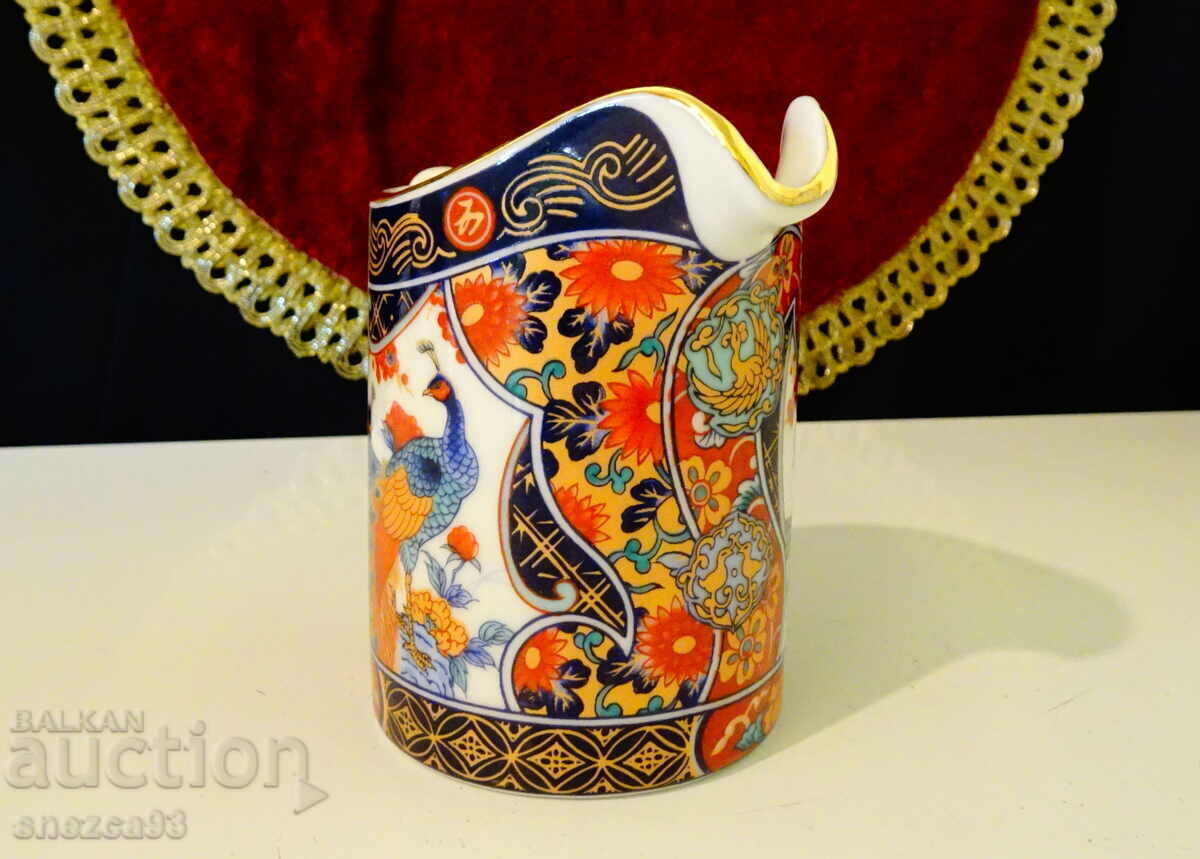 Auction Jug, latiera Japanese Eiwa Kinsei porcelain, gold, peacocks. Auction Jug, latiera Japanese Eiwa Kinsei porcelain, gold, peacocks.