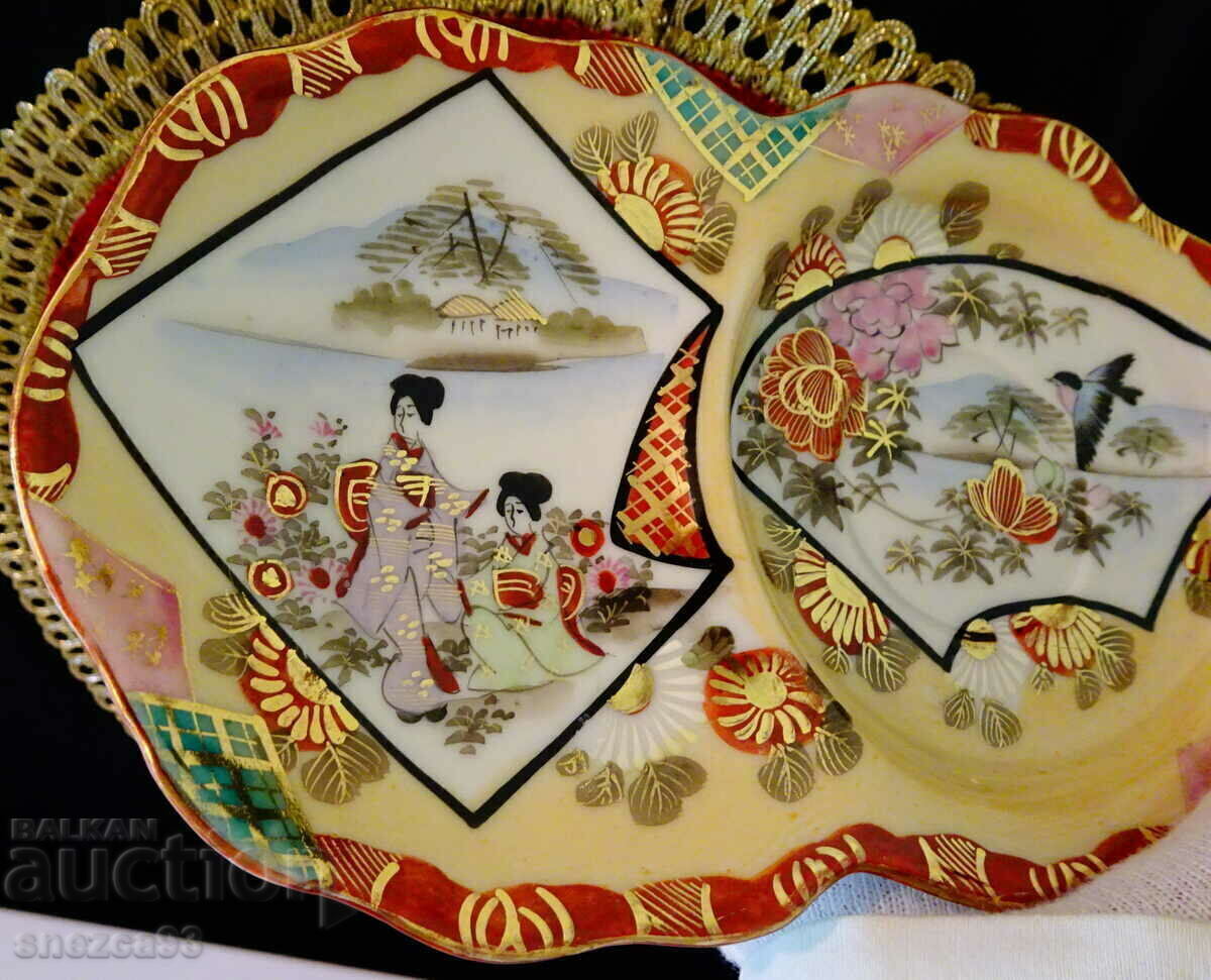Farfurie porțelan japonez, aur, pițigoi, gheișă. cu preț 19.00 BGN | € 9.71