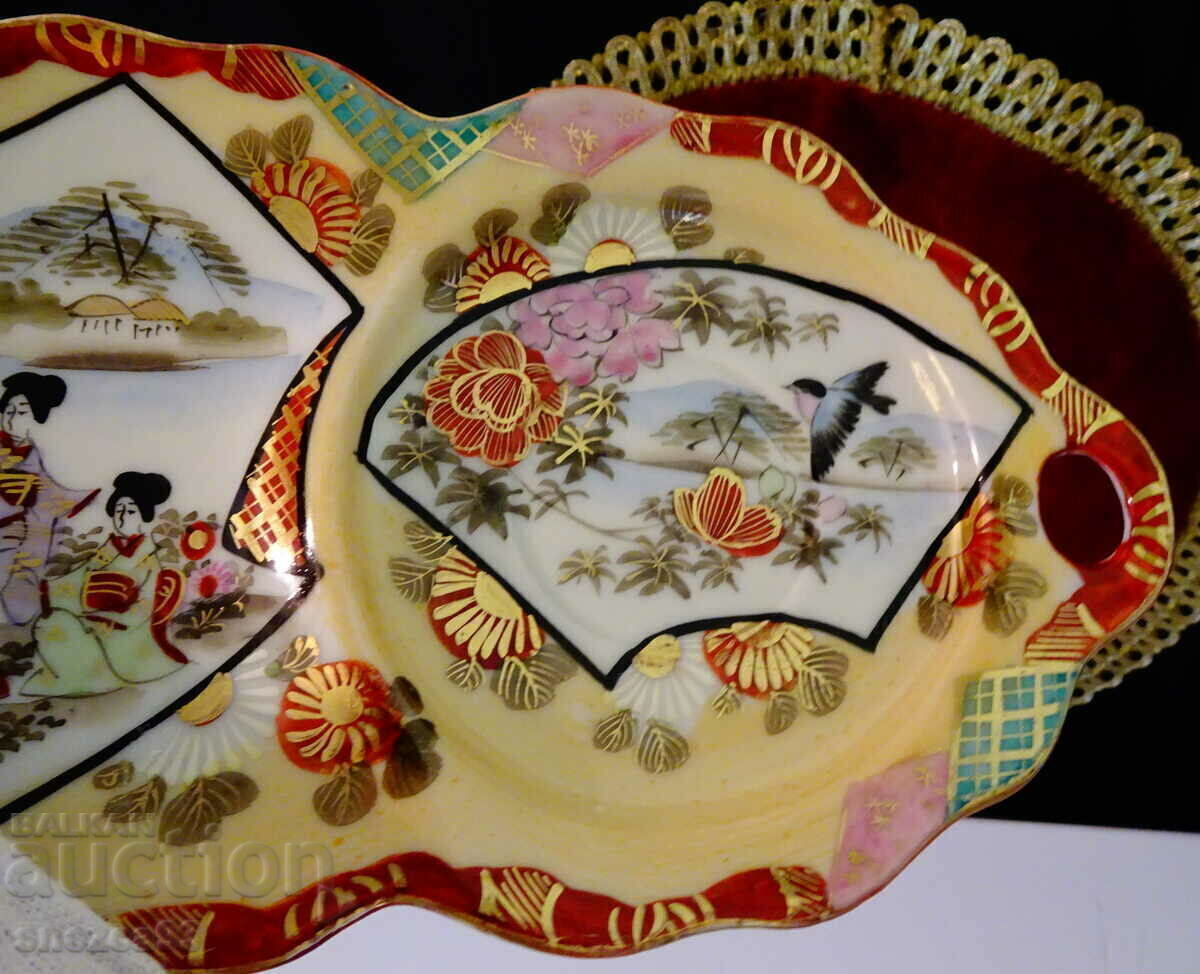 Licitație Farfurie porțelan japonez, aur, pițigoi, gheișă.