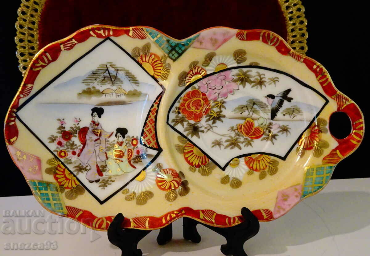 Plate Japanese porcelain, gold, tit, geisha.