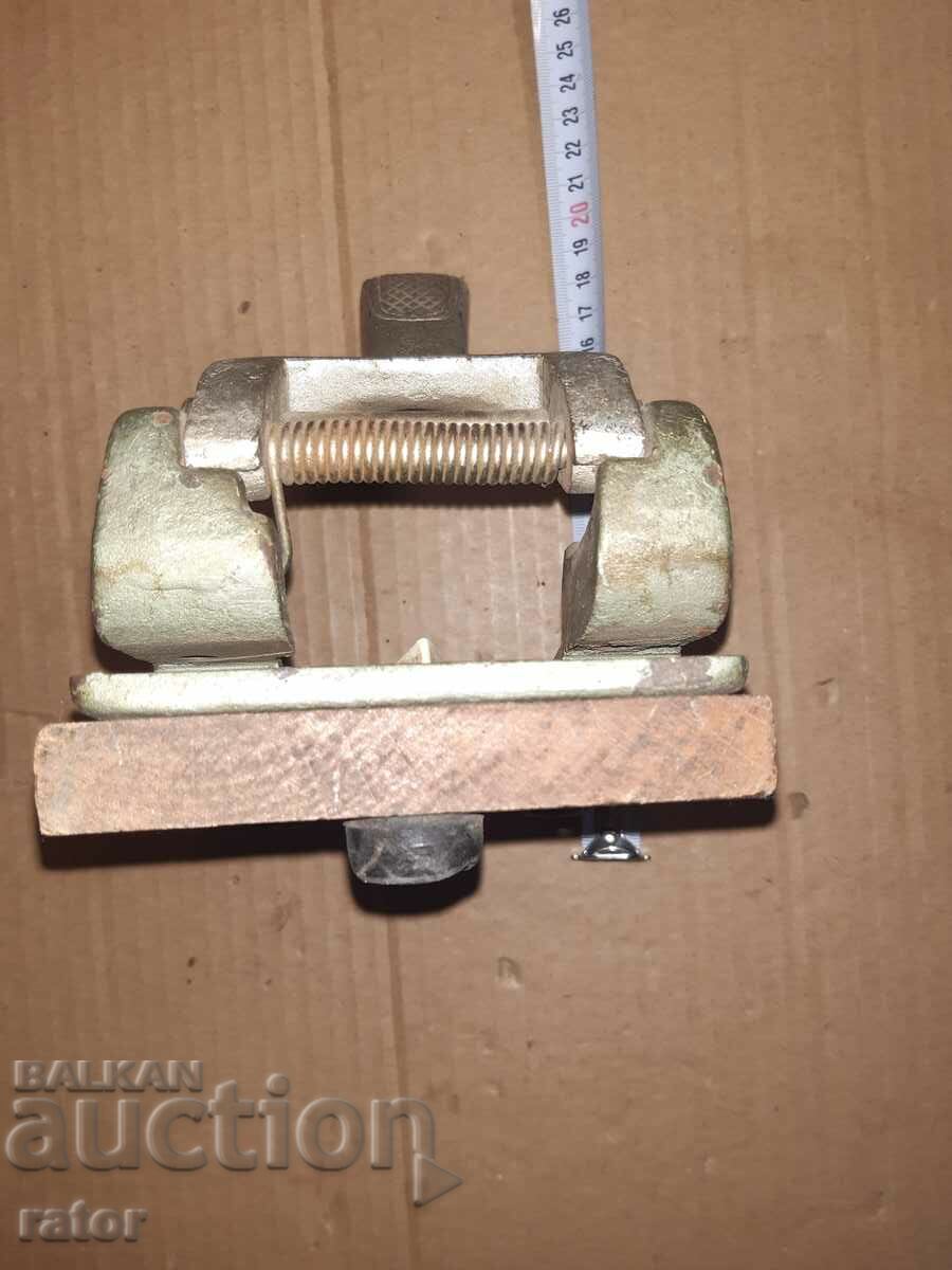 Delivery of Very old, very large office perforator Delivery of Very old, very large office perforator