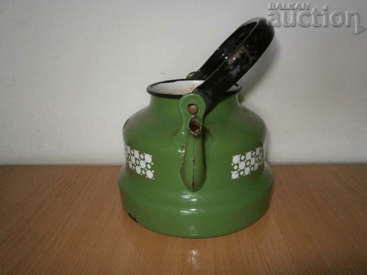 Аукцион старинен винтидж ретро емайлиран чайник Аукцион старинен винтидж ретро емайлиран чайник