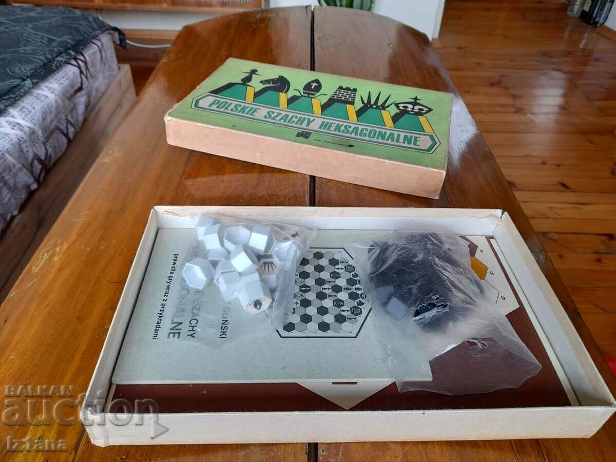 Vechi șah polonez, dame cu preț 40.00 BGN | € 20.45