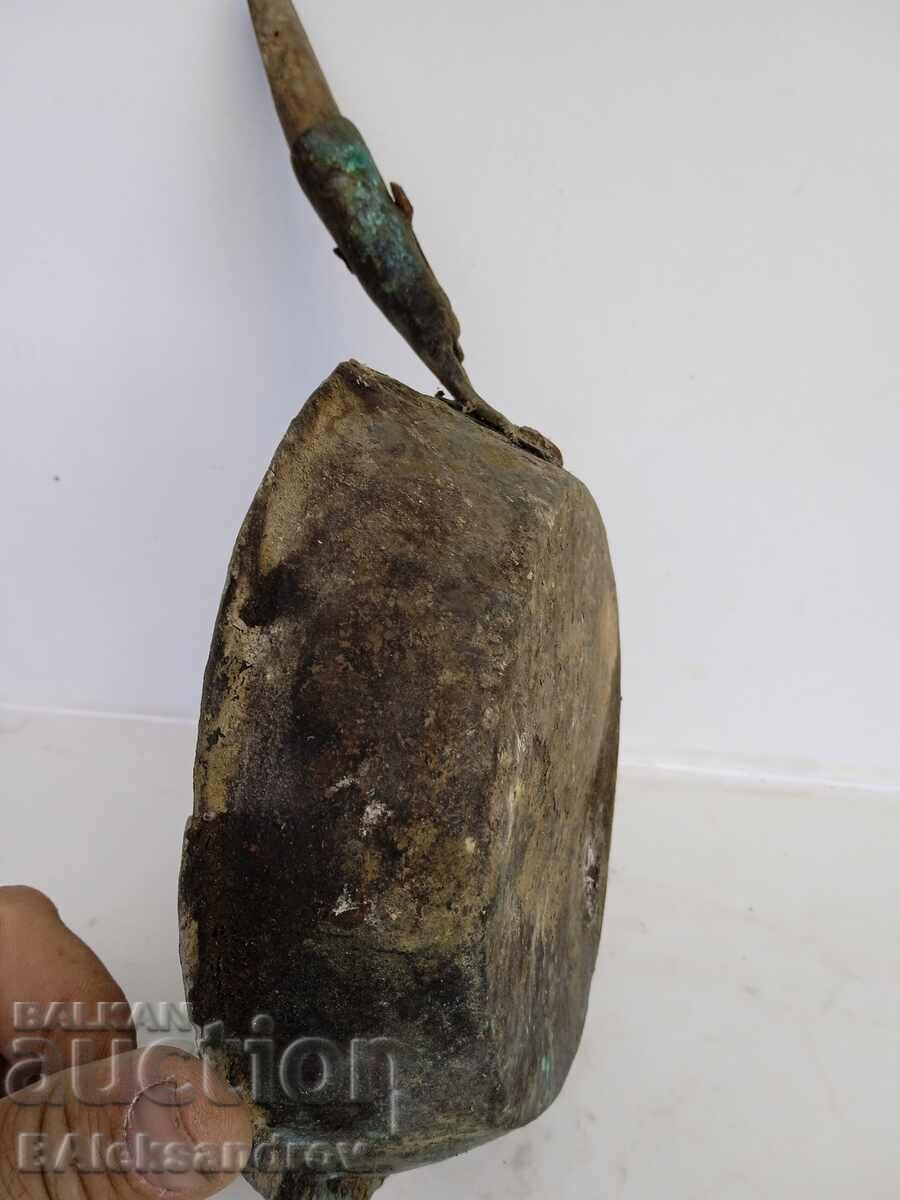 Licitație Oală veche de cupru cu mâner