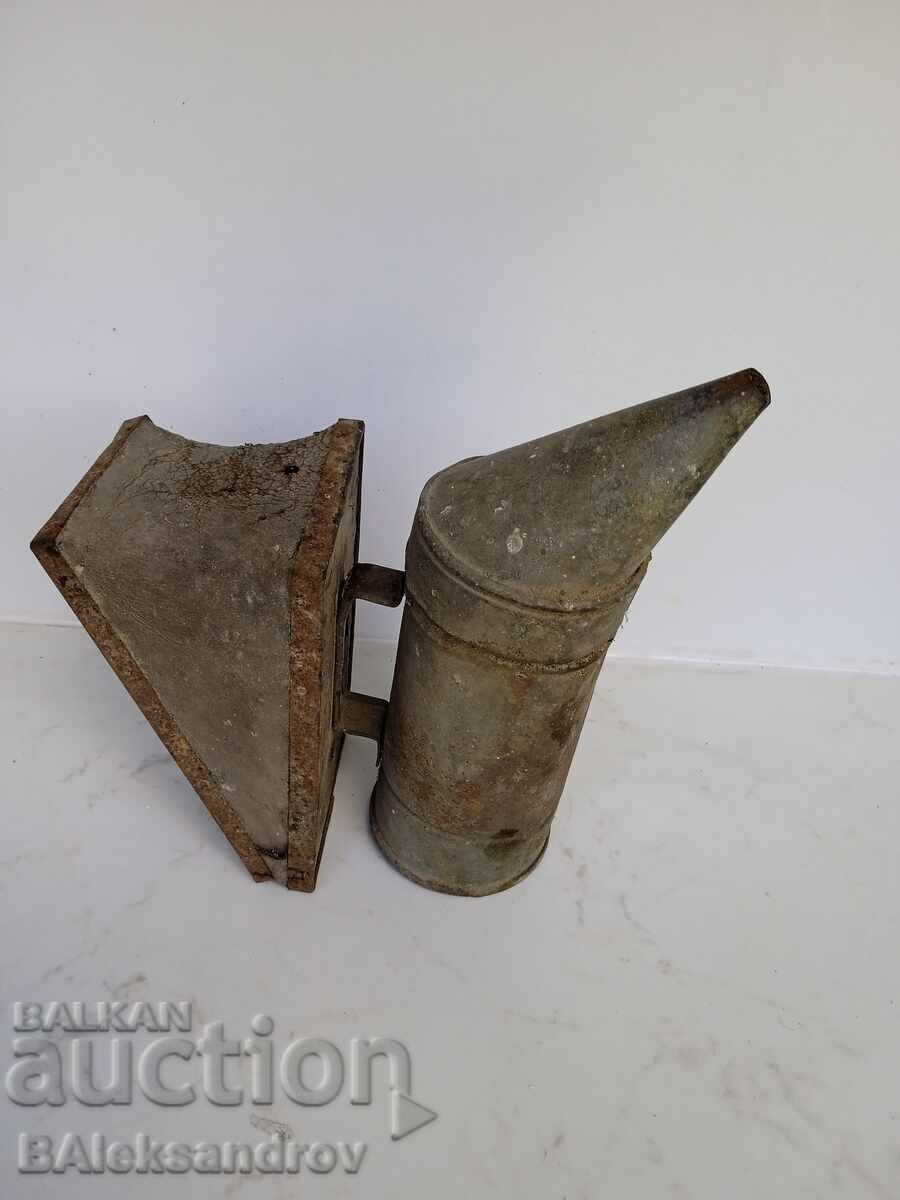 Auction Old beekeeper's blower Auction Old beekeeper's blower