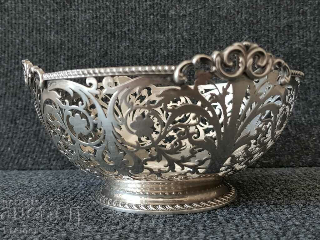 Сребърна ажурна сребро купа чаша тас Стара Англия1913 Шефилд с цена € 750.00 | 1466.87 лв. Сребърна ажурна сребро купа чаша тас Стара Англия1913 Шефилд с цена € 750.00 | 1466.87 лв.