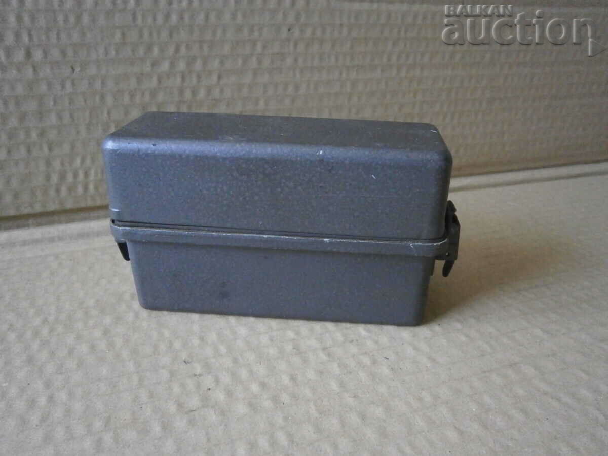 военна кутийка за батерии акумулаторчета за нощен мерник  RR