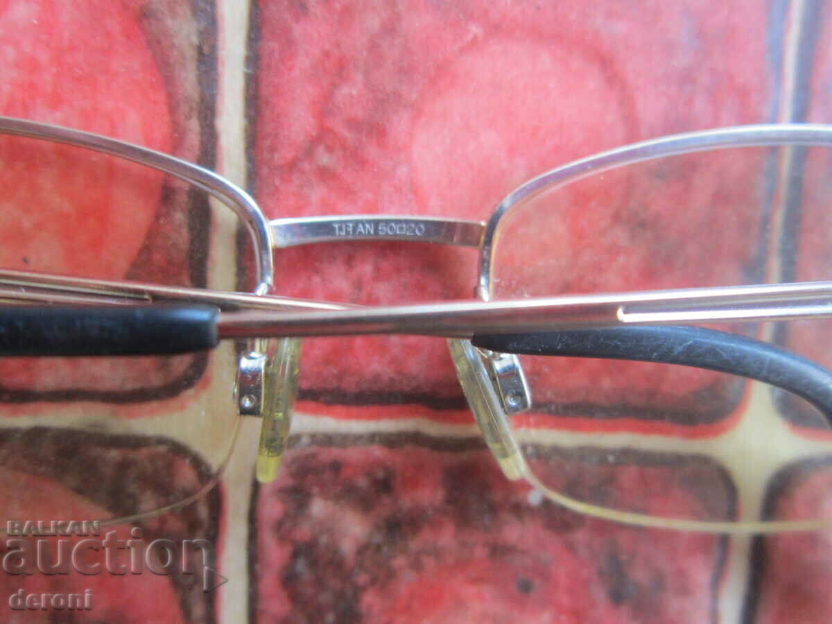 Auction  Titan 5318 luxury glasses