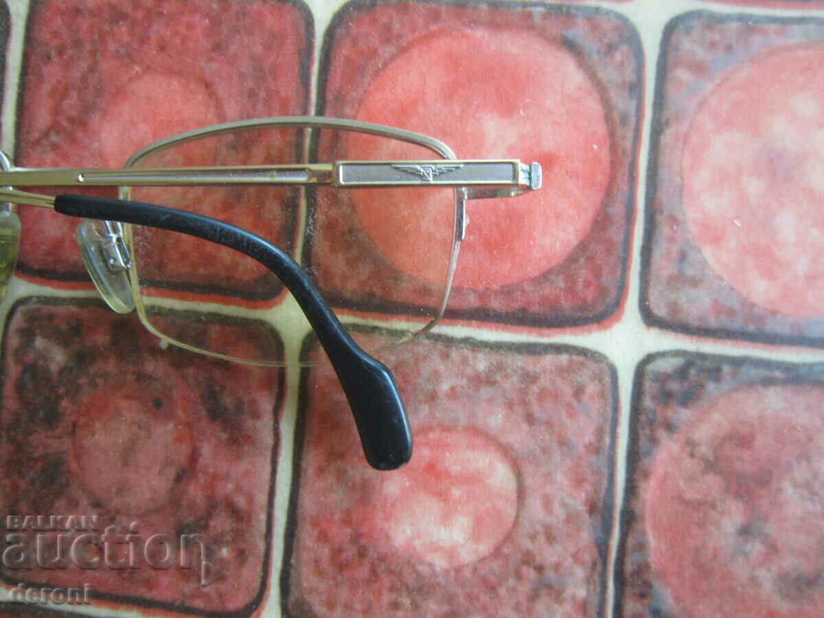 Delivery of Titan 5318 luxury glasses