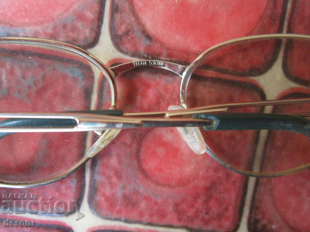 Delivery of Titan 5318 luxury glasses