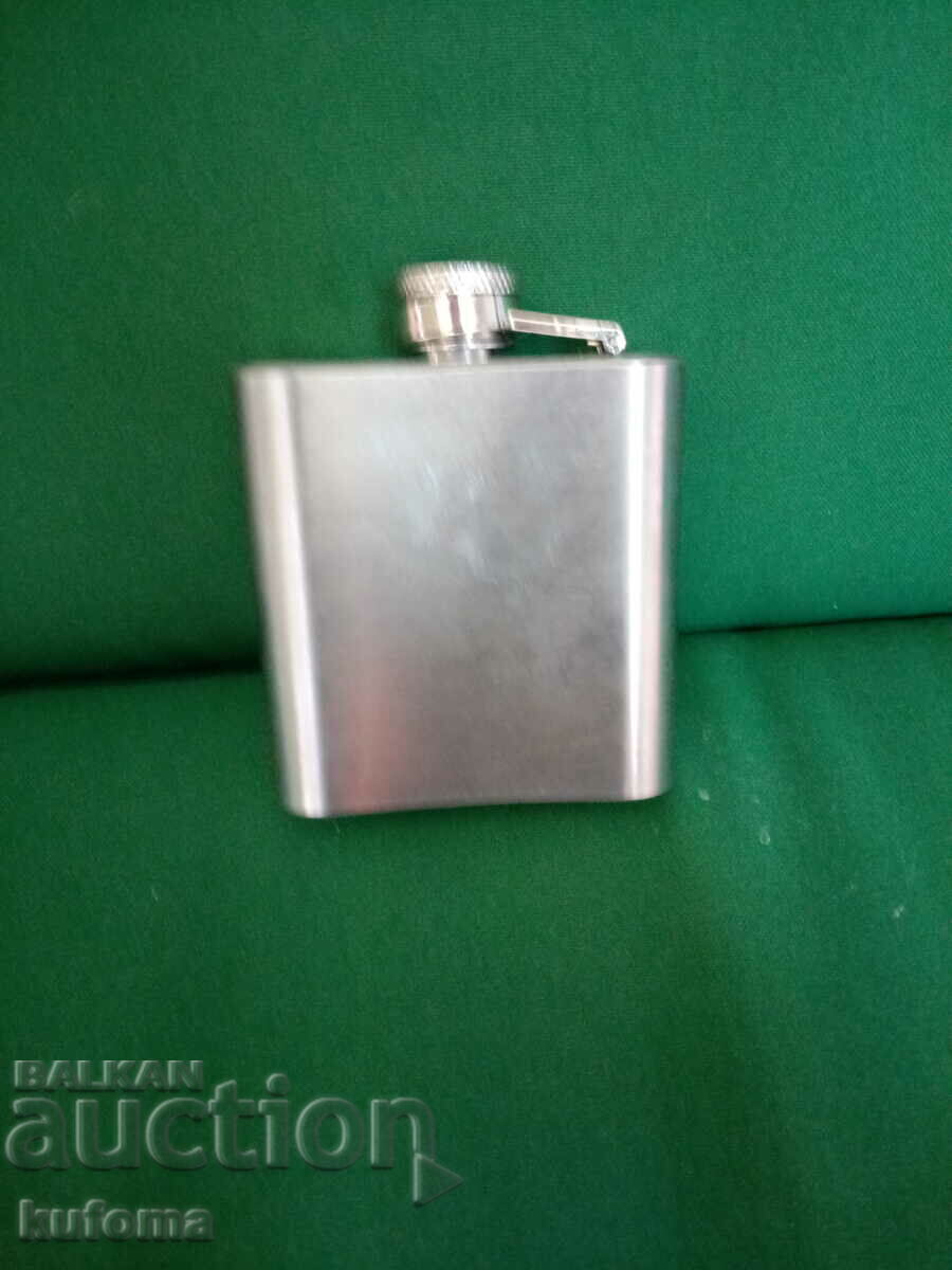 Metal whiskey bottle with price 9.99 BGN | € 5.11 Metal whiskey bottle with price 9.99 BGN | € 5.11