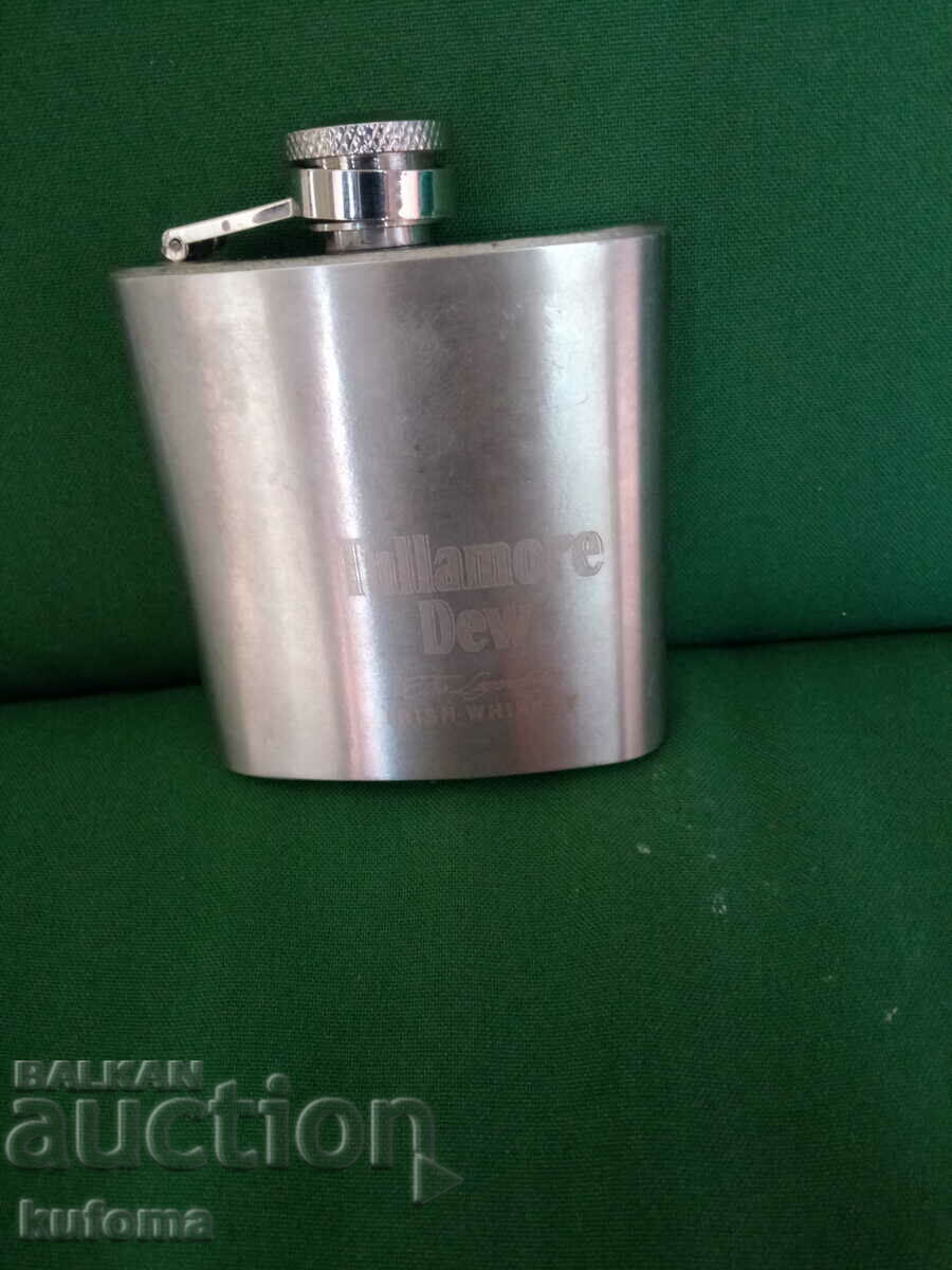 Μεταλλικό μπουκάλι ουίσκι