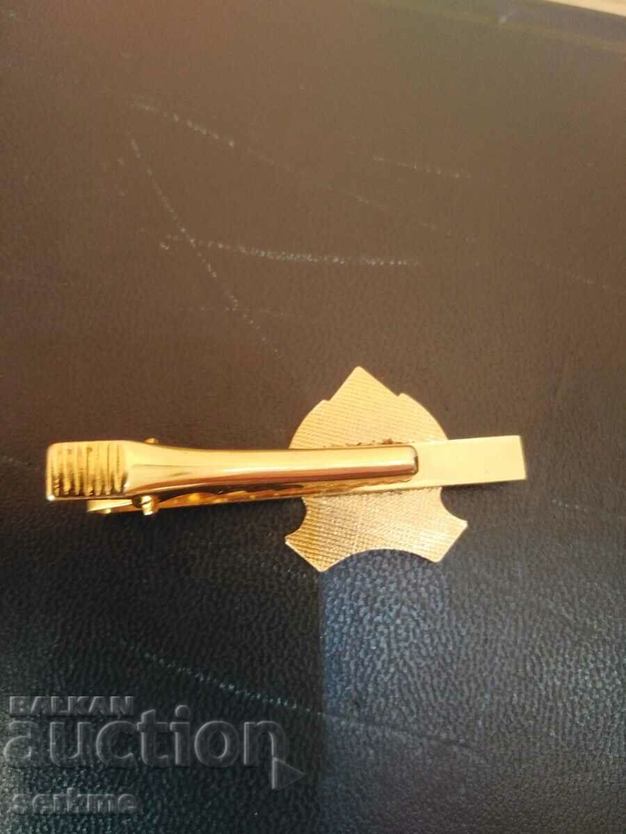 Tie pini cu preț 10.00 BGN | € 5.11 Tie pini cu preț 10.00 BGN | € 5.11