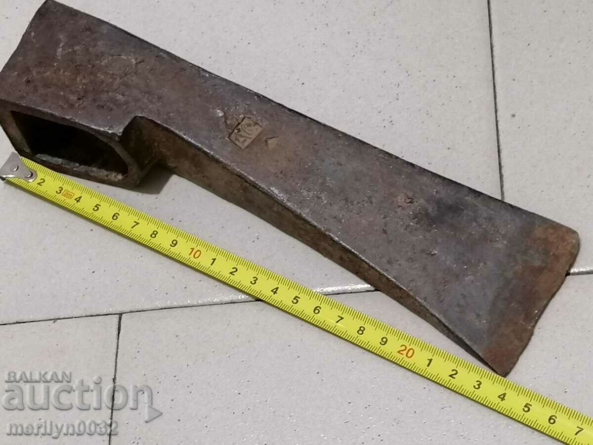 Delivery of An old ax shaft tool wrought iron Delivery of An old ax shaft tool wrought iron