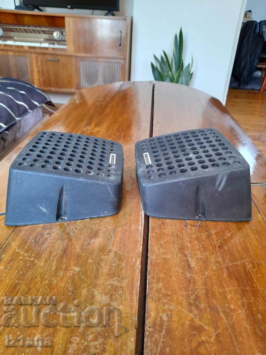 Delivery of Old Unisef speakers Delivery of Old Unisef speakers