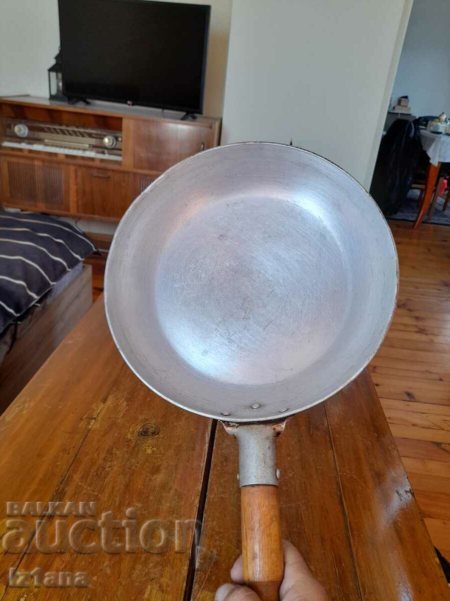 Auction Old aluminum pan Auction Old aluminum pan