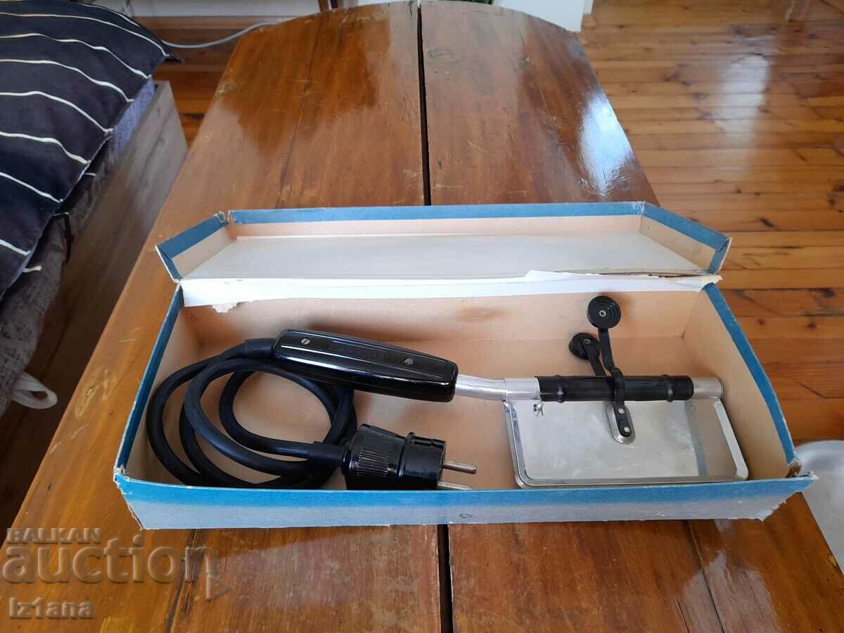 Old iron, trouser press with price 60.00 BGN | € 30.68 Old iron, trouser press with price 60.00 BGN | € 30.68