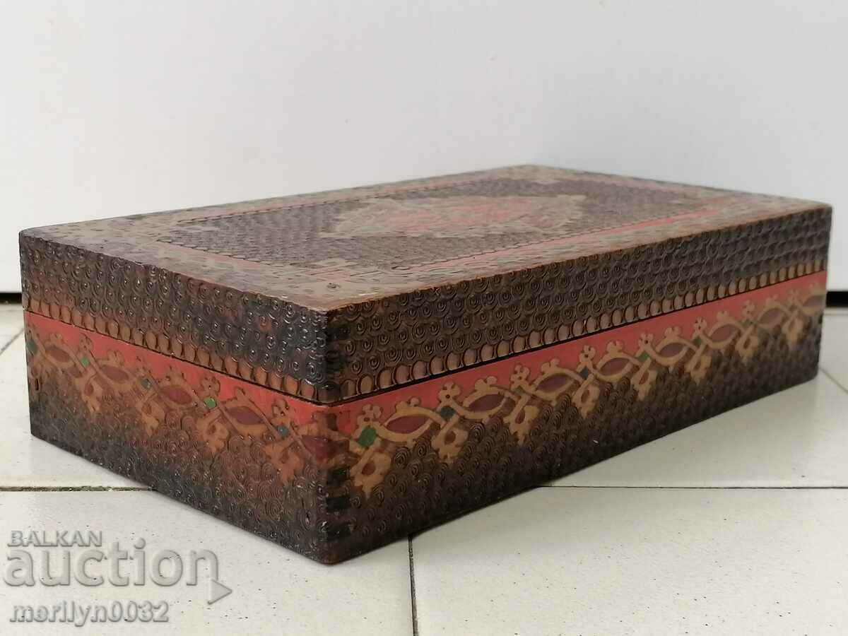 Παλιό πυρογραφικό κουτί από ξύλο, 40 ετών με τιμή 55.00 BGN | € 28.12 Παλιό πυρογραφικό κουτί από ξύλο, 40 ετών με τιμή 55.00 BGN | € 28.12