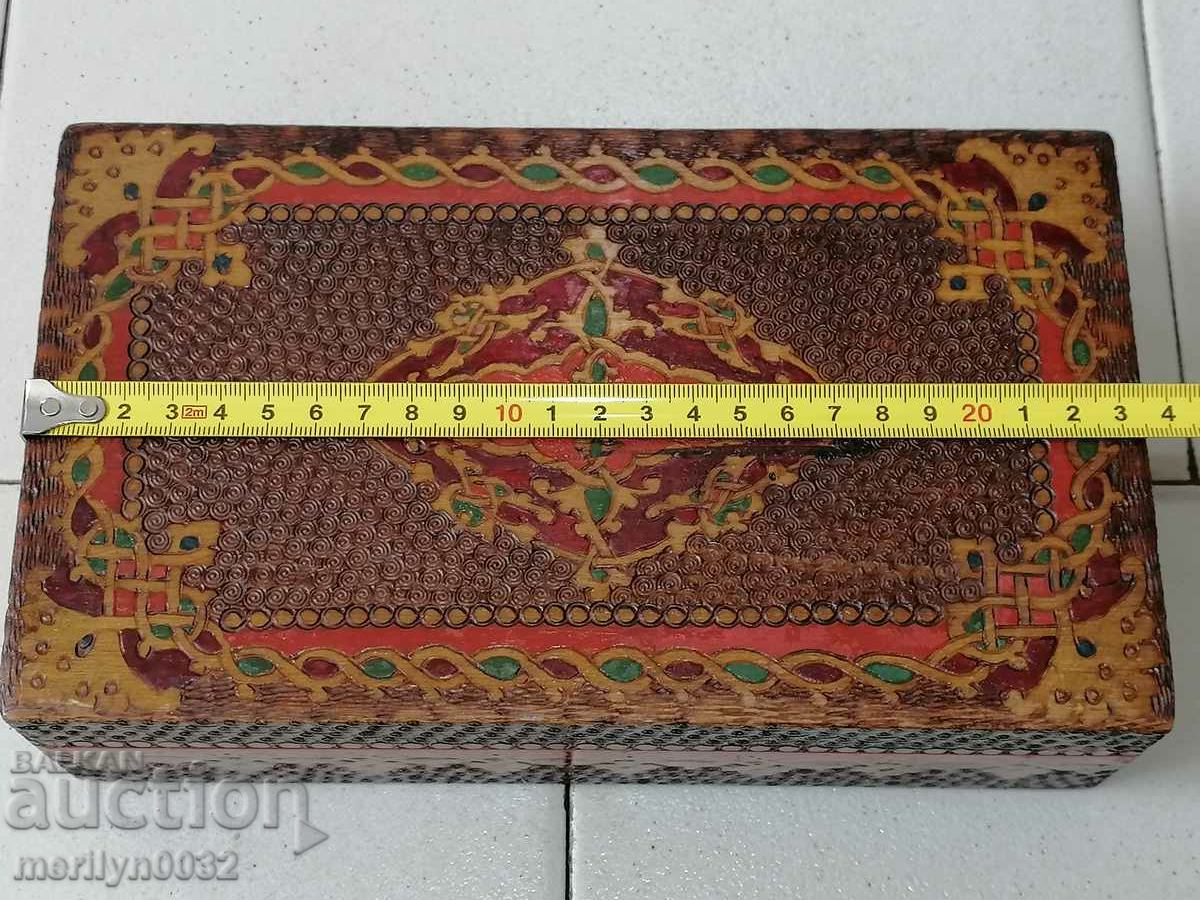 Δημοπρασία Παλιό πυρογραφικό κουτί από ξύλο, 40 ετών Δημοπρασία Παλιό πυρογραφικό κουτί από ξύλο, 40 ετών