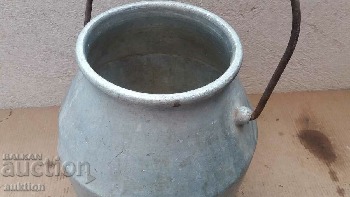 Auction OLD ALUMINUM MILK CART - 30 LITERS MASSIVE Auction OLD ALUMINUM MILK CART - 30 LITERS MASSIVE