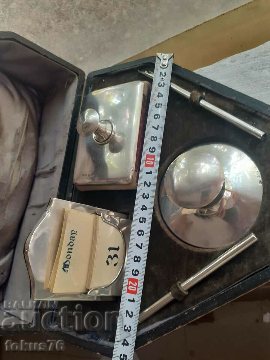 Delivery of A unique English silver writing pen set