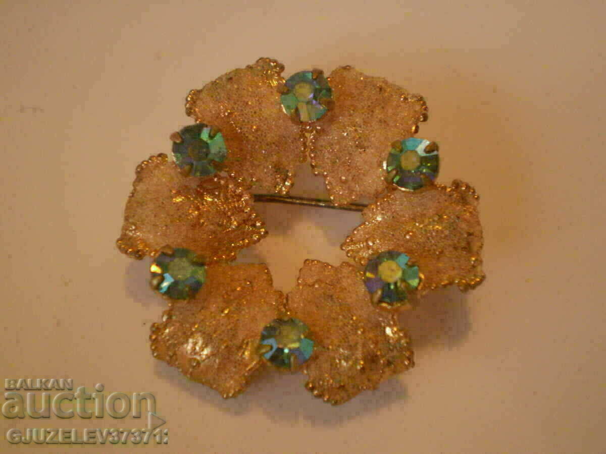 Retro Brooch with price 30.00 BGN | € 15.34 Retro Brooch with price 30.00 BGN | € 15.34