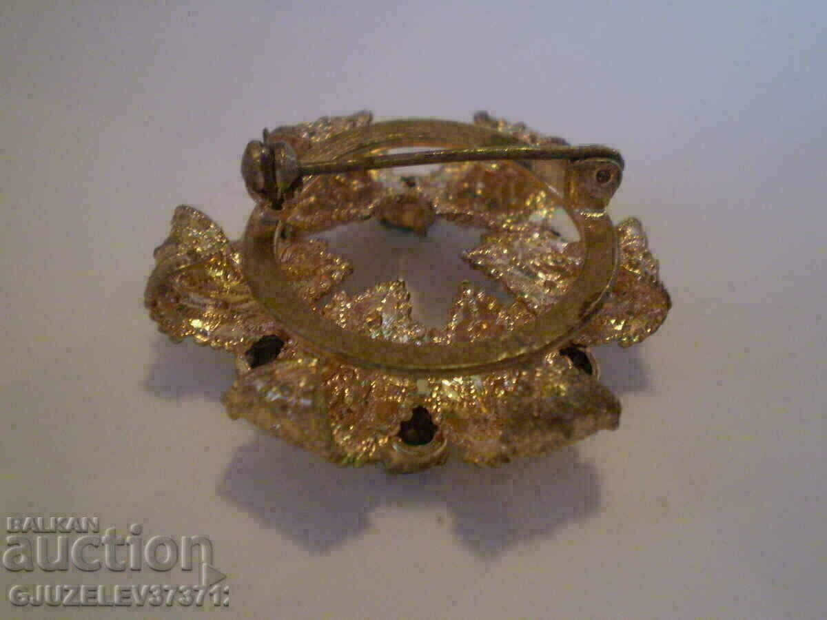 Delivery of Retro Brooch Delivery of Retro Brooch