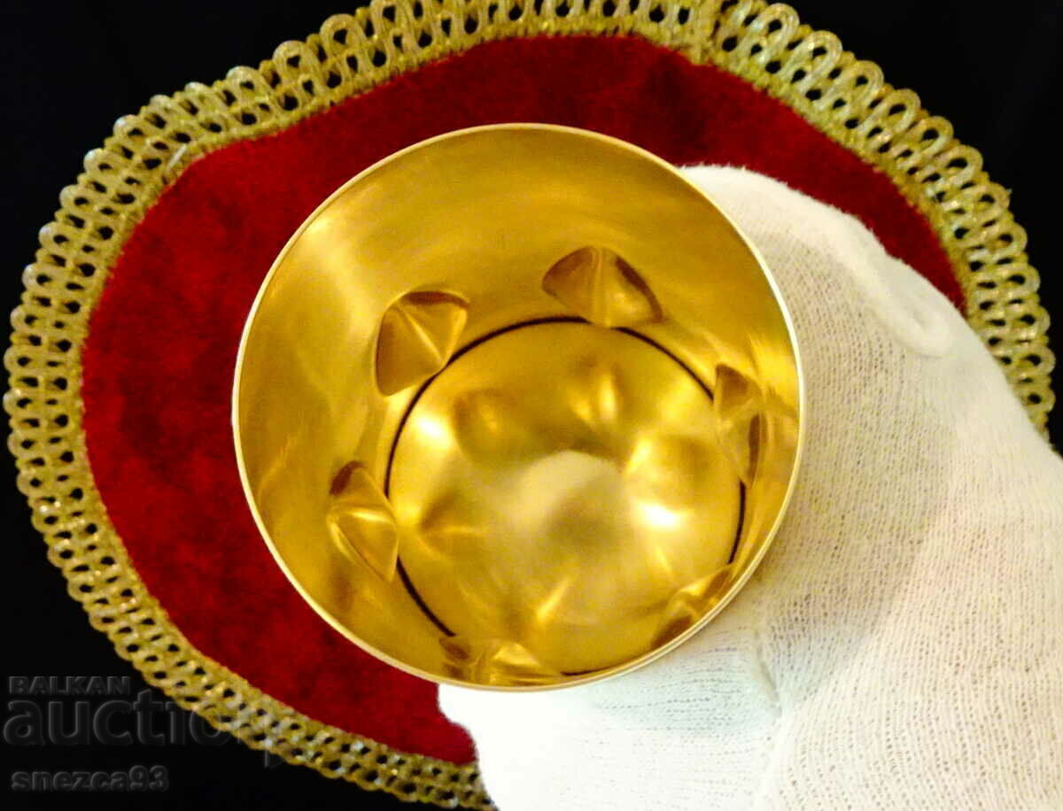 Auction Bronze cup, mug with relief 400 ml. Auction Bronze cup, mug with relief 400 ml.