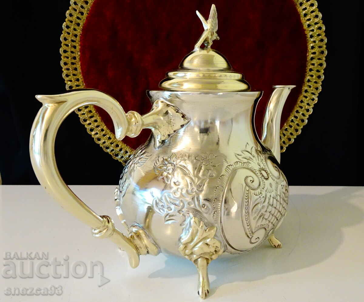 Delivery of Moroccan bronze teapot, jug, eagle, ornaments