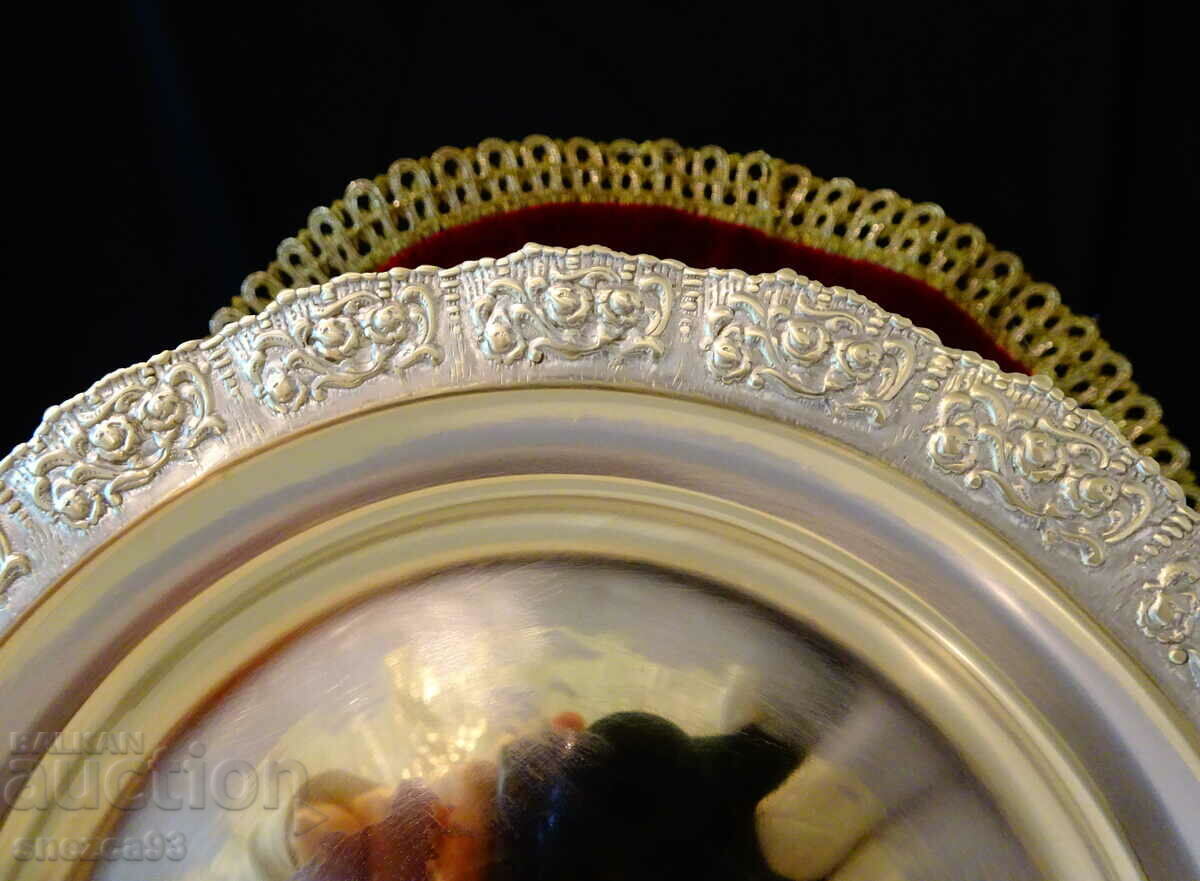 Brass plate with embossed roses 19 cm. with price 19.00 BGN | € 9.71