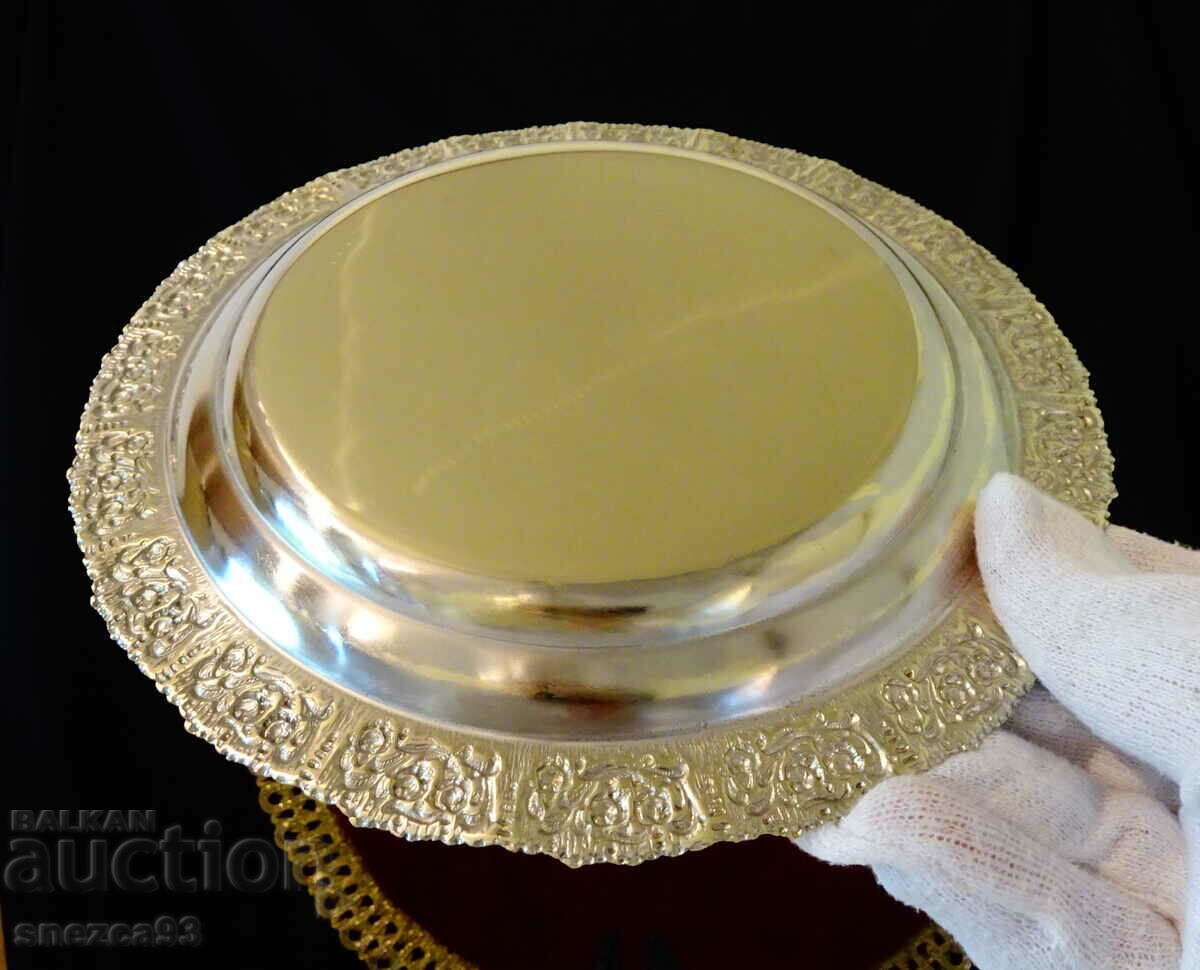 Auction  Brass plate with embossed roses 19 cm.