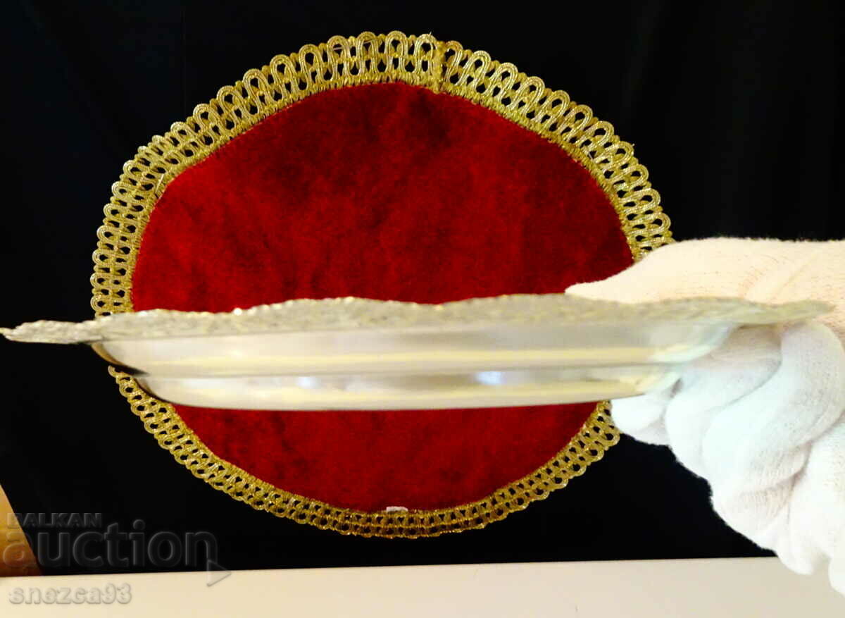 Delivery of Brass plate with embossed roses 19 cm.