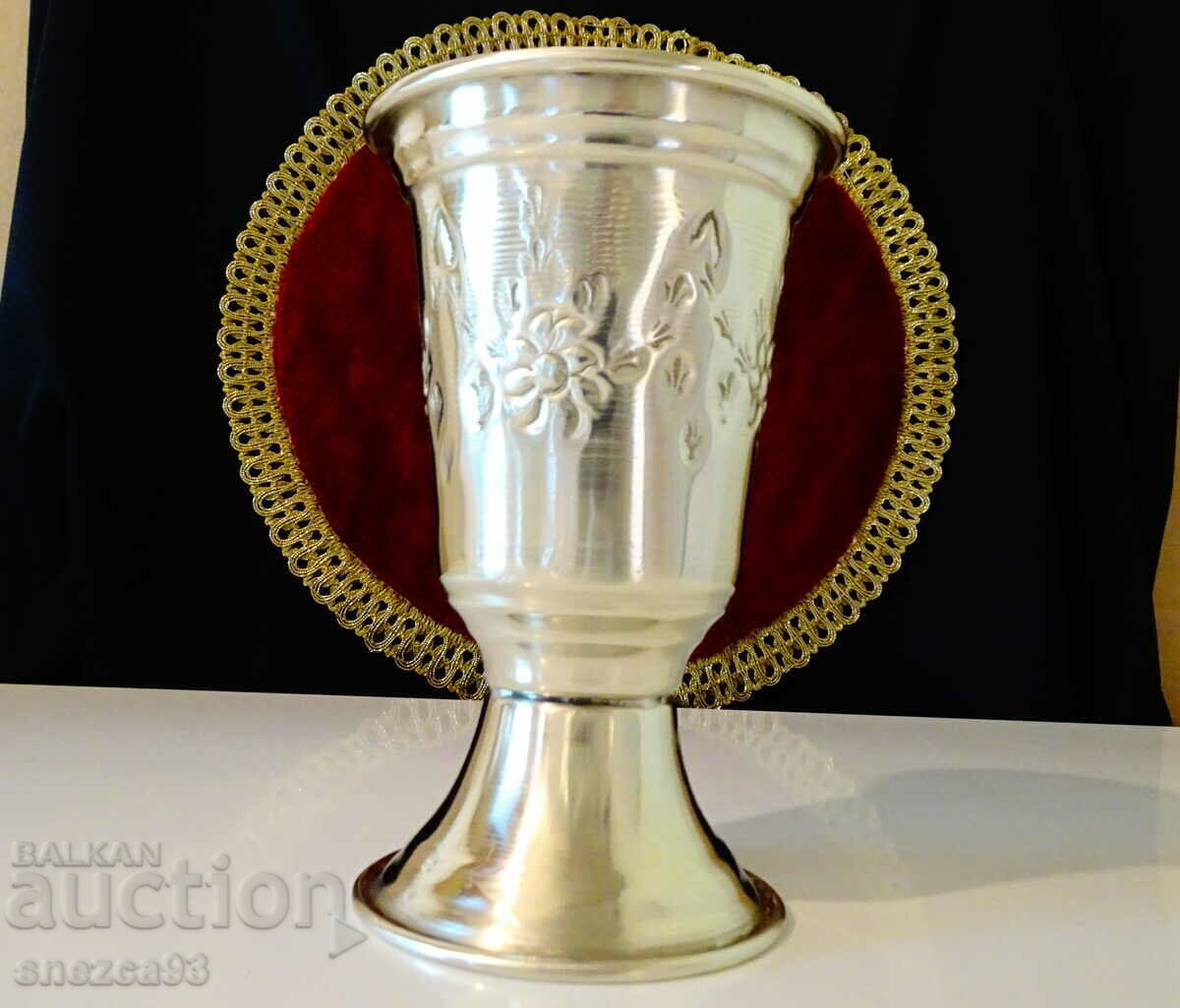 Pahar de vin argintat, cupă 300 ml., relief cu preț 65.00 BGN | € 33.23 Pahar de vin argintat, cupă 300 ml., relief cu preț 65.00 BGN | € 33.23