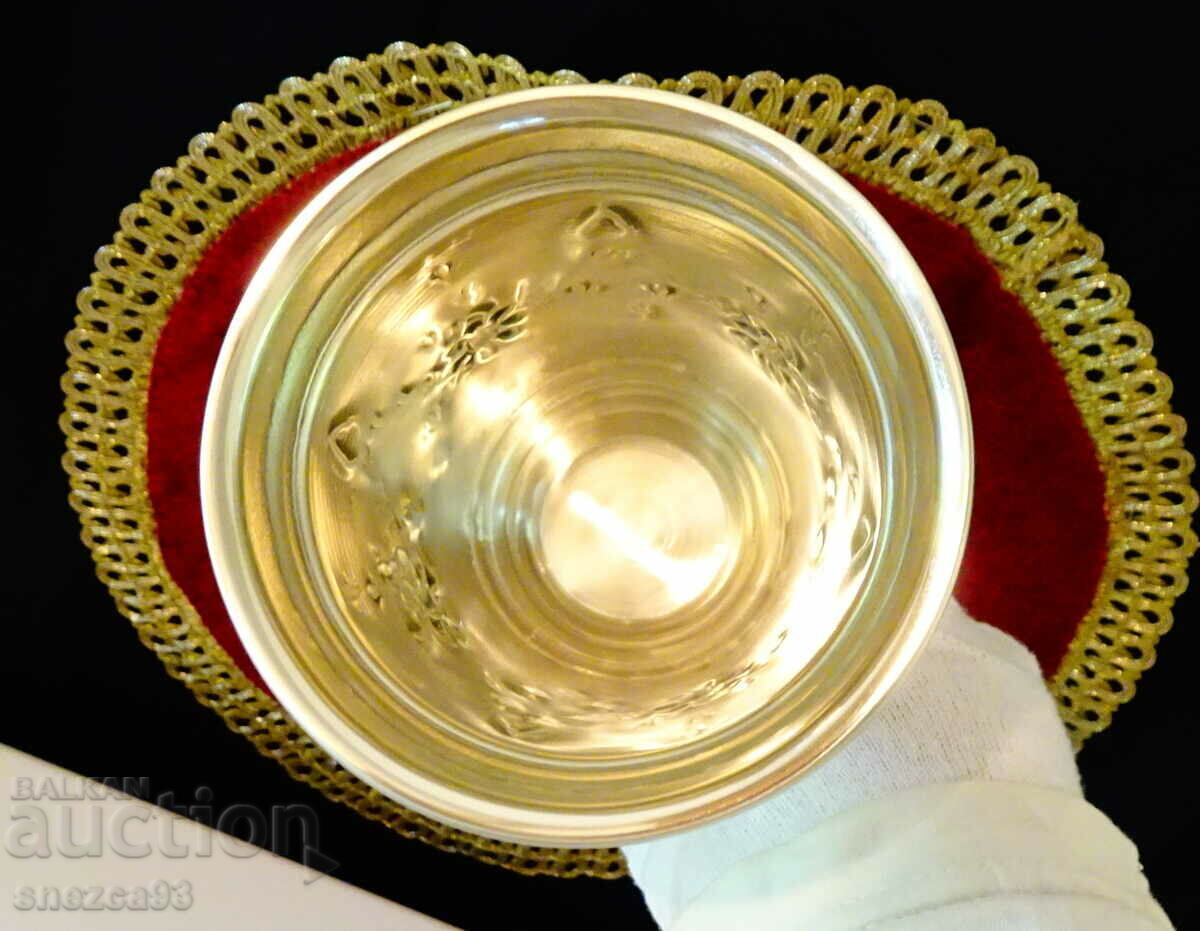 Licitație Pahar de vin argintat, cupă 300 ml., relief Licitație Pahar de vin argintat, cupă 300 ml., relief