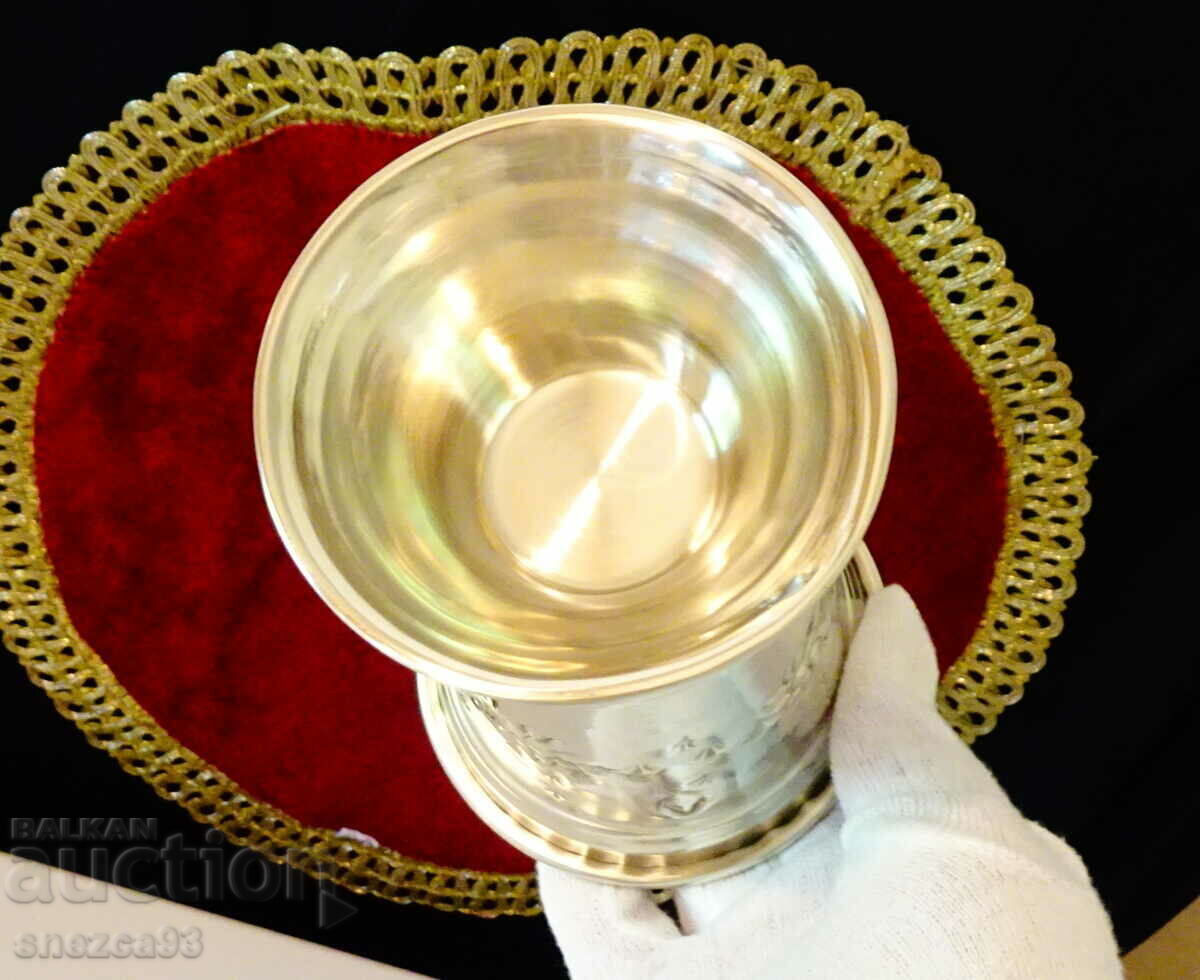 Livrarea Pahar de vin argintat, cupă 300 ml., relief Livrarea Pahar de vin argintat, cupă 300 ml., relief